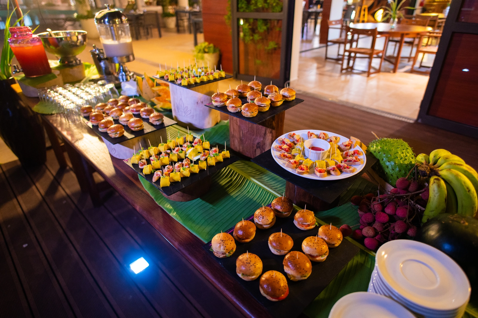 Dine in the beach